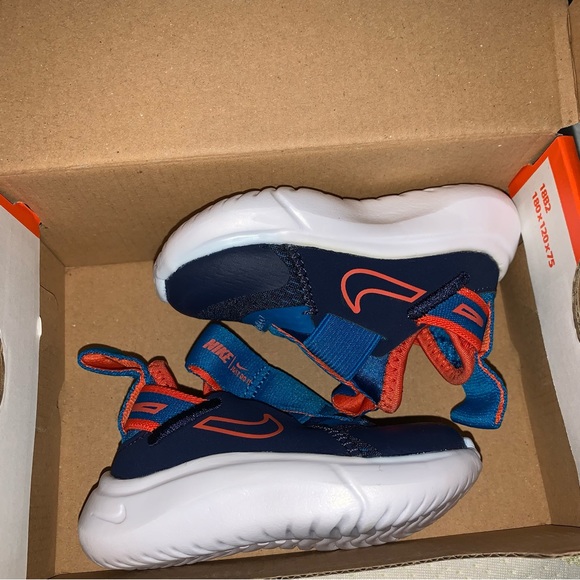navy orange nike shoes